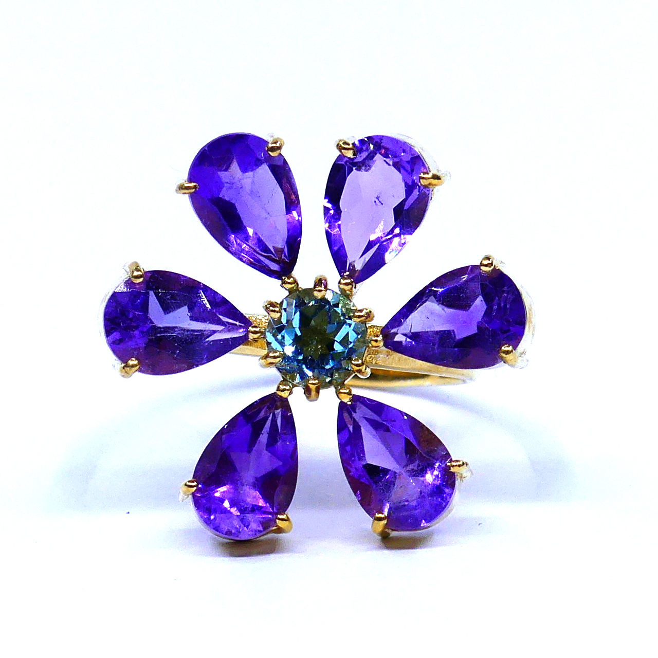 สีเหลือง