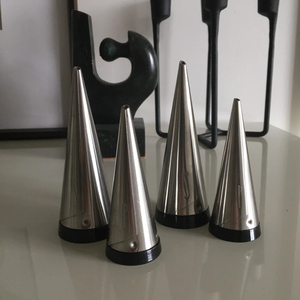 Salero y pimentero moderno de alta calidad, diseño de forma de cono resistente y duradero, herramienta para especias y hierbas, tarro de especias de Metal al por mayor - Product Image 1