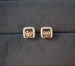 Ensemble de pendentifs en forme de coeur en or 18 carats certifié IGI diamant naturel léger minimaliste élégant bijoux intemporels - Product Image 3