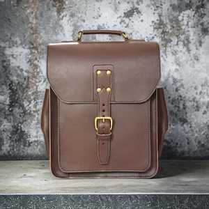 Sac à dos en cuir pleine fleur Heritage Explorer avec design classique et intérieur spacieux - Product Image 1