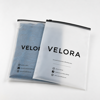 Sacs d'emballage refermables en PE mat avec fermeture éclair, logo personnalisé, sacs en polyéthylène transparents/durables pour vêtements, chaussettes, fourrures et vente en ligne