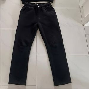 Conjunto Deportivo Elegante para Hombre, Sudadera y Pantalones Cómodos, Alta Calidad, Suaves y Duraderos, Ideales para Gimnasio y Actividades al Aire Libre - Product Image 4