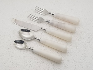 ชุดช้อนส้อมสเตนเลสสตีลสำหรับ18/8ชุดช้อนส้อมมีด5ขาทำจากเรซินสีน้ำตาลสีน้ำเงินและด้ามไม้สำหรับใช้ในร้านอาหารเทศกาลคริสต์มาส - Product Image 5