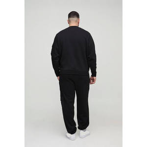 Sudadera Negra con Bolsillos Utilitarios para Hombre y Pantalones Jogger Cargo a Juego Trackstar OEM Marca Privada - Product Image 2