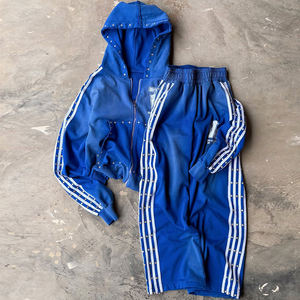 Conjunto de Sudadera con Capucha y Pantalones de Chándal Estilo Streetwear con Parches, Lavado Ácido, Remaches y Cremallera, Fabricado a Medida - Product Image 2