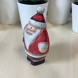 YEEYAYA 21-Santa Bag Scultura in Legno, Statuetta di Babbo Natale Intagliata a Mano, Decorazione Natalizia per Casa e Stanza, Statua Buon Natale - Product Image 4
