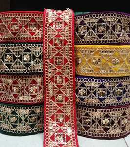 Cordones de borde festoneado floral bordados hechos a medida con patrón floral con trabajo de lentejuelas ideal para reventa en tiendas de recorte - Product Image 4