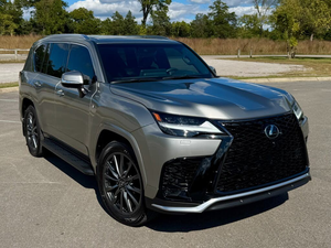 Lexus LX 600 ปี 2024 มือสอง สภาพดี พวงมาลัยซ้าย ล้อแม็ก R20 เบาะหนังสีเข้ม SUV เกียร์อัตโนมัติ กล้องมองหลัง - Product Image 5