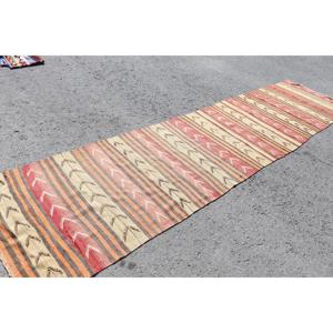 Alfombra turca de 3.2x12.5 pies, alfombra vintage, alfombra Kilim con motivos de plantas y árboles rojos. - Product Image 1