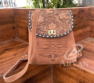 กระเป๋าเป้สะพายหลังขนาดเล็กของผู้หญิงทำจากหนังกลับสำหรับผู้หญิงบูทหนังกลับสไตล์ตะวันตกทำด้วยมือ2 in 1เปิดแบบมินิมอล - Product Image 1