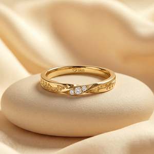 Anillo de Boda Jeulia Platinum de Tres Piedras con Diamantes de Corte Esmeralda Radiante Asscher - Product Image 5