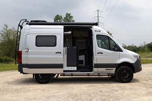 USADO 2023 Sprinter 2500 Winnebago Revel 4x4 Camper Conversión, 3,0 litros Turbodiesel V6, Part-Time 4WD - Product Image 3