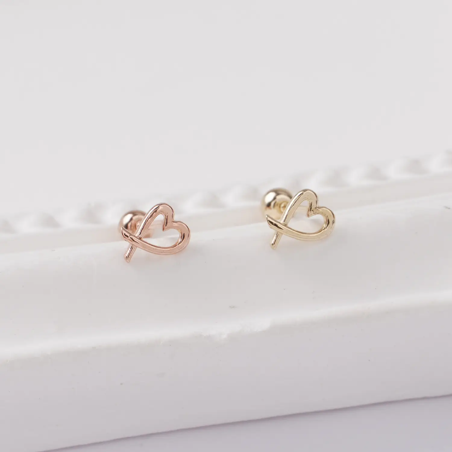 [Artpierce] 14k Gold Heart Drawing Line Basic Piercing Establishing Itself As A Top Brand In The Jewelry Industry Made In Korea