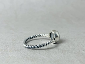 พลอยมูนสโตนสีรุ้งแบบมินิมอลสีฟ้าส่องประกายระยิบระยับสายรุ้งมูนสโตนเครื่องประดับธรรมชาติสุดฉูดฉาดแหวนเงินสเตอร์ลิง - Product Image 4