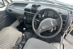 BUENA OFERTA |   CONDUCCIÓN IZQUIERDA |   Volante a la derecha |   1999 DAIHATSU HIJET DUMP TRUCK 4WD 5 VELOCIDADES - Product Image 4