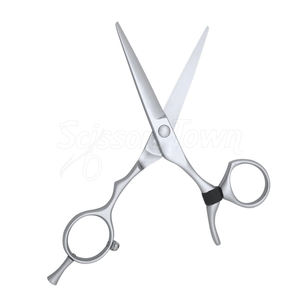 Cisailles pivotantes professionnelles avec logo gravé personnalisé et poignée antidérapante pour les barbiers - Product Image 5