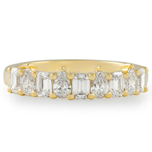 Bague de fiançailles classique en or jaune pour femme avec diamants émeraude et poire, diamants de laboratoire certifiés IGI - Product Image 1