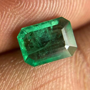 Esmeralda africana natural de corte octogonal. Esmeralda verde suelta. - Product Image 1