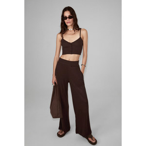 Urban Beat ZERRA Soutien-gorge de sport boutonné à bretelles et détails imprimés en tissu doux et extensible pour femme - Product Image 2