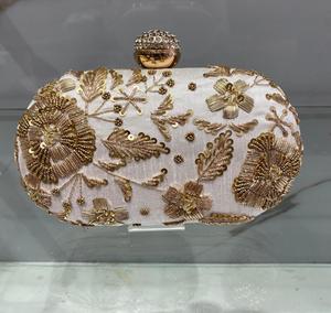 Pochette de soirée élégante pour femmes, parfaite pour les fêtes, les mariages et les événements officiels disponibles à la vente depuis l'Inde - Product Image 2