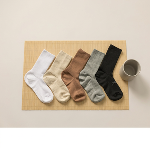 Calcetines de estilo coreano duraderos y antideslizantes para mujer con ajuste patentado de 90 grados y elegante diseño acanalado para uso diario. - Product Image 1