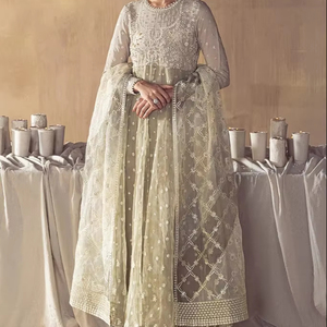 ชุดสูทสไตล์ปากีสถานปักลายสำหรับสตรีมุสลิม - Product Image 1