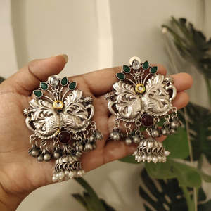 Pendientes de Latón Ligeros con Diseño de Pavo Real, Joyería Cultural Coleccionable, Estilo Tribal - Product Image 1