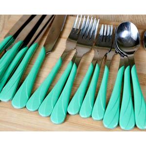 Livraison rapide classique Restaurant hôtel argent poli ensemble de couverts poignée plate en résine verte pour cuisine et restaurant - Product Image 1