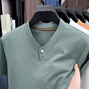 Jersey elegante de un botón para hombre, camiseta de manga corta absorbente de sudor con cuello en V, camisetas regulares disponibles en varios colores para - Product Image 6