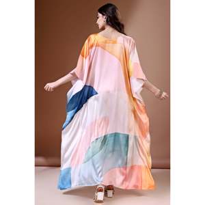 Pastel Dreamscape Soft Satin Kaftan Blusas y camisas de mujer con estampado digital - Product Image 4