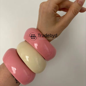 Brazalete de resina bohemio artístico hecho a mano para mujeres de espíritu libre Joyería única de Tradebyd - Product Image 1