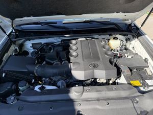 CLEAN 2019 To-yo-ta 4 _ Runner Limited 4WD - Product Image 6