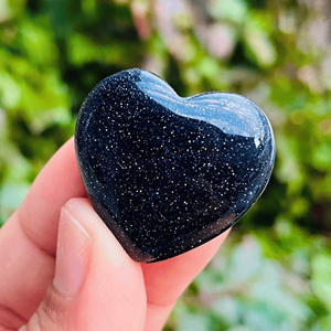 Venta al por mayor de cristal natural Corazón Azul piedra dorada arenisca hinchada armonía Reiki piedra para decoración amor pulido piedras preciosas corazón regalos - Product Image 5