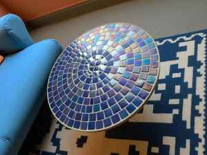 Table d'appoint en mosaïque éblouissante: Art irisé-Table basse bleue-Table d'appoint-Décor de salon-Cadeau - Product Image 4