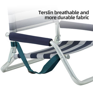 كرسي شاطئ محمول قابل للطي من HOMFUL، خفيف الوزن، مصنوع من شبكة الألومنيوم المسامية، مزود بحزام حمل. - Product Image 2