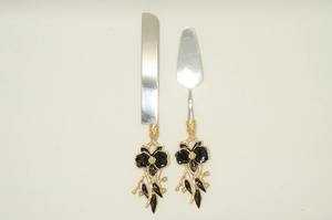 Ensemble de couverts à tête en argent avec poignée florale en laiton doré et résine noire pour panier de cadeaux de villégiature et d'hôtel fabriqué à la main en Inde - Product Image 6