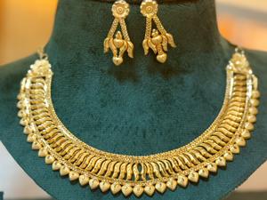 ชุดเครื่องประดับแฟชั่นสไตล์วินเทจดูไบชุบทอง24K ชุดดอกไม้มุกคลาสสิกสำหรับวันครบรอบ-สร้อยคอเข็มกลัดสีทองแดง - Product Image 3