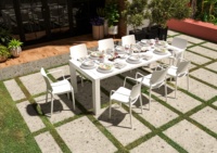 Tables de salle à manger d'extérieur au design italien moderne, en résine PP, avec structure métallique, extensibles, résistantes aux intempéries, écologiques, meubles d'hôtel
