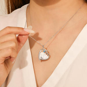 Collier personnalisé Jeulia avec pierre de naissance, motif cœur et ours polaire - Product Image 6