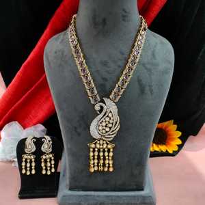 สร้อยคอจี้นกยูงเพทายวิคตอเรียการจัดเรียงอย่างสง่างามของหินเพทายประกายที่ดึงดูดแสงจากทุกมุม - Product Image 2