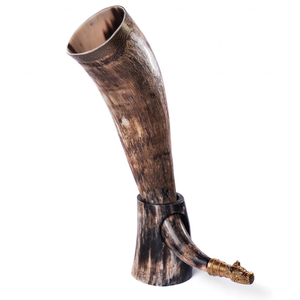 Corne à boire viking Royal Artisans avec support, tasse à bière ou à vin en corne naturelle, pour fête, miel, bière, vaisselle artisanale en provenance d'Inde - Product Image 1