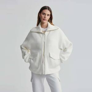Veste Sherpa Cozy Egret pour femmes avec design zippé Vêtements d'extérieur en polaire chauds et élégants pour l'hiver - Product Image 2