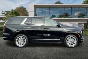 ES-CALADE SUV PLATINUM LUXURY 4WD 2025 à faible kilométrage, moteur SUNR V8 420HP - Product Image 3
