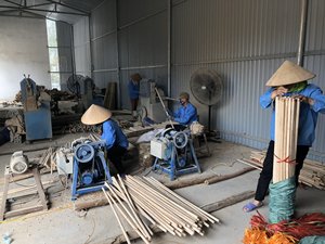 Escoba con mango de madera para el hogar, palo con mango de madera, fábrica en Vietnam - Product Image 5