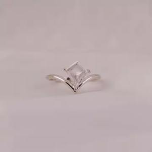 Nouvelle arrivée Cerf-volant Portrait Cut Lab Grown Diamond Solitaire Ring Unique Art Cut Bague de fiançailles en or massif 14 carats Design personnalisé - Product Image 1