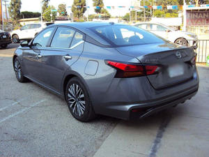 Usado 2024 2.5 SV FWD Volante a la Izquierda Interior Oscuro Asientos de Tela con Control de Crucero Adaptativo Automático Inteligente Listo para Conducir - Product Image 6