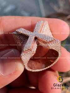 แหวนฮิปฮอปทำจาก10kt โรสโกลด์ประดับเพชรโมอิสใสแบบสั่งทำมาใหม่มีสไตล์ - Product Image 3