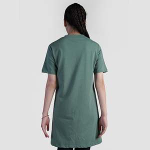 Robe Starlet Active en vert, silhouette ample - Product Image 2