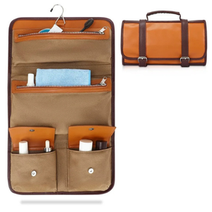 Housse amovible personnalisée pour hommes avec crochet de suspension Collection organisateur de trousse de maquillage Trousse de toilette de voyage en cuir suspendue - Product Image 1