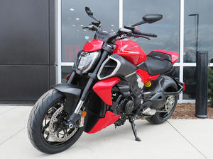 Nouvelles motos Ducati Diavel V4 Performances 2025 – Ventes authentiques - Product Image 3